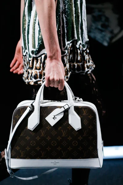 Look 75